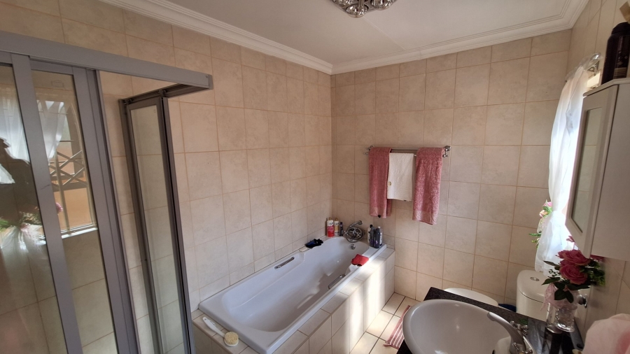 3 Bedroom Property for Sale in Potchefstroom South North West